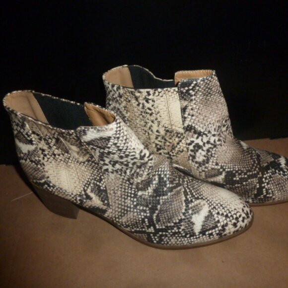 Maurices Faux Snakeskin Ankle Boots – Size 10 - Picture 3 of 11